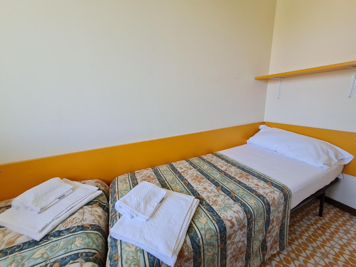 פסקיארה דל גארדה Easy Apartments Peschiera מראה חיצוני תמונה